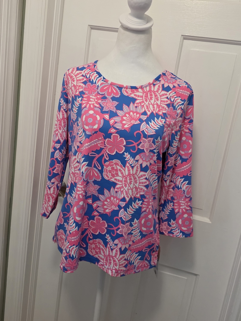 NWT Lulu-B Blue & Pink Floral Jersey Knit Top Size Medium, Tropical, UPF50+